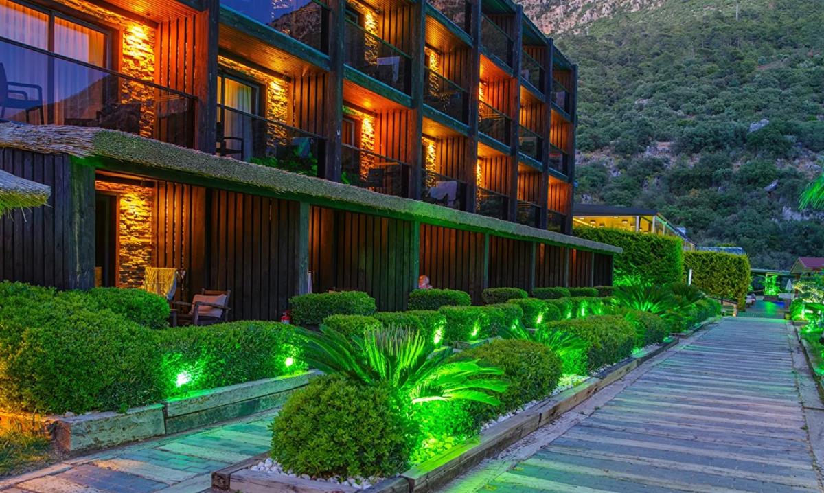 Manaspark Deluxe Hotel