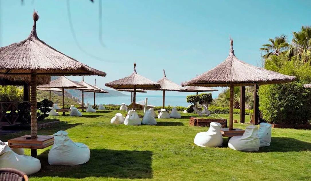 Manaspark Deluxe Hotel
