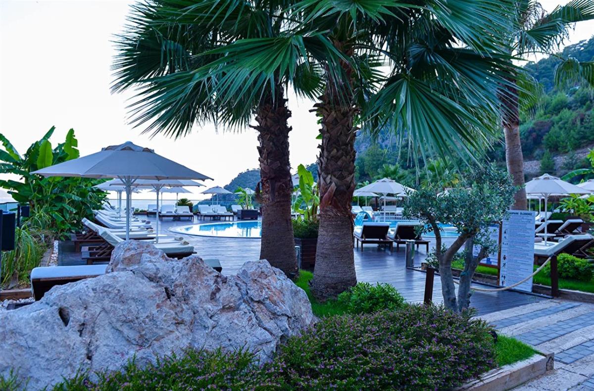 Manaspark Deluxe Hotel