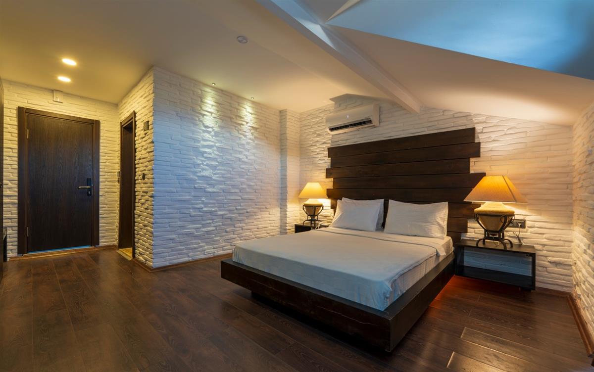 Manaspark Deluxe Hotel