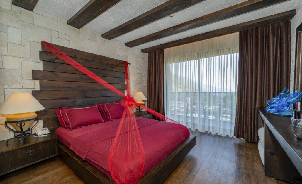 Manaspark Deluxe Hotel