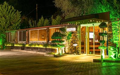 Manaspark Deluxe Hotel