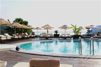 Manaspark Deluxe Hotel