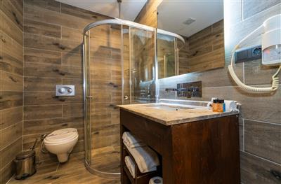 Manaspark Deluxe Hotel